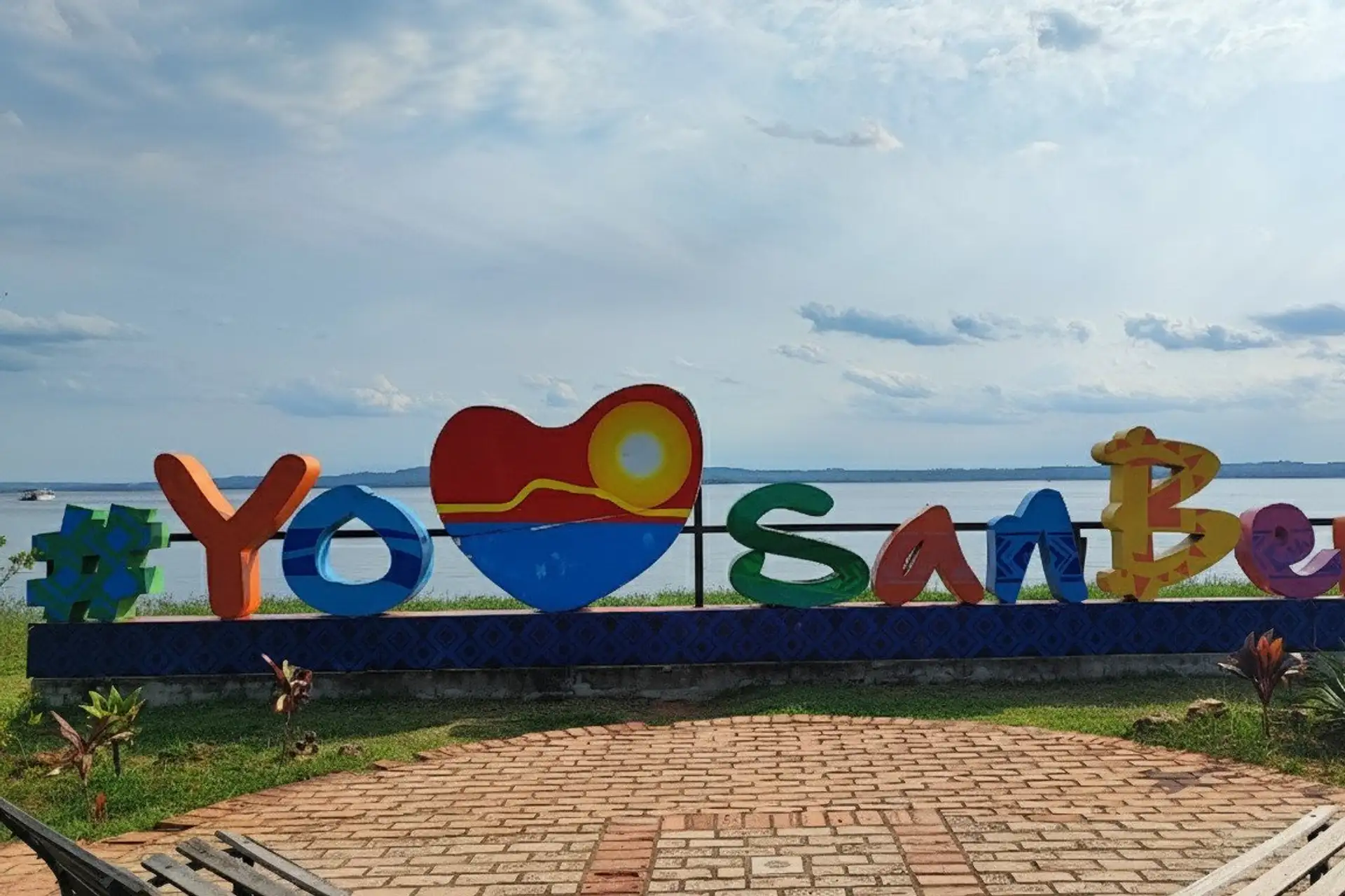Colorful Yo Amo San Ber sign on the lakefront promenade of San Bernardino