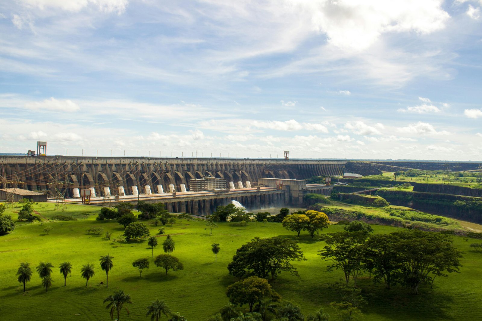 itaipu dam ciudad del este